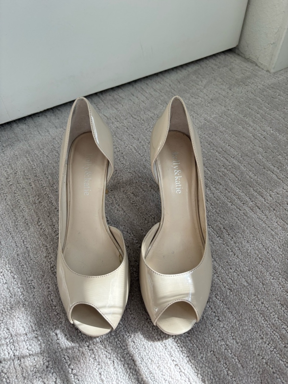 Kelly and Katie Nude Patent Peep-Toe Heels sz6.5
